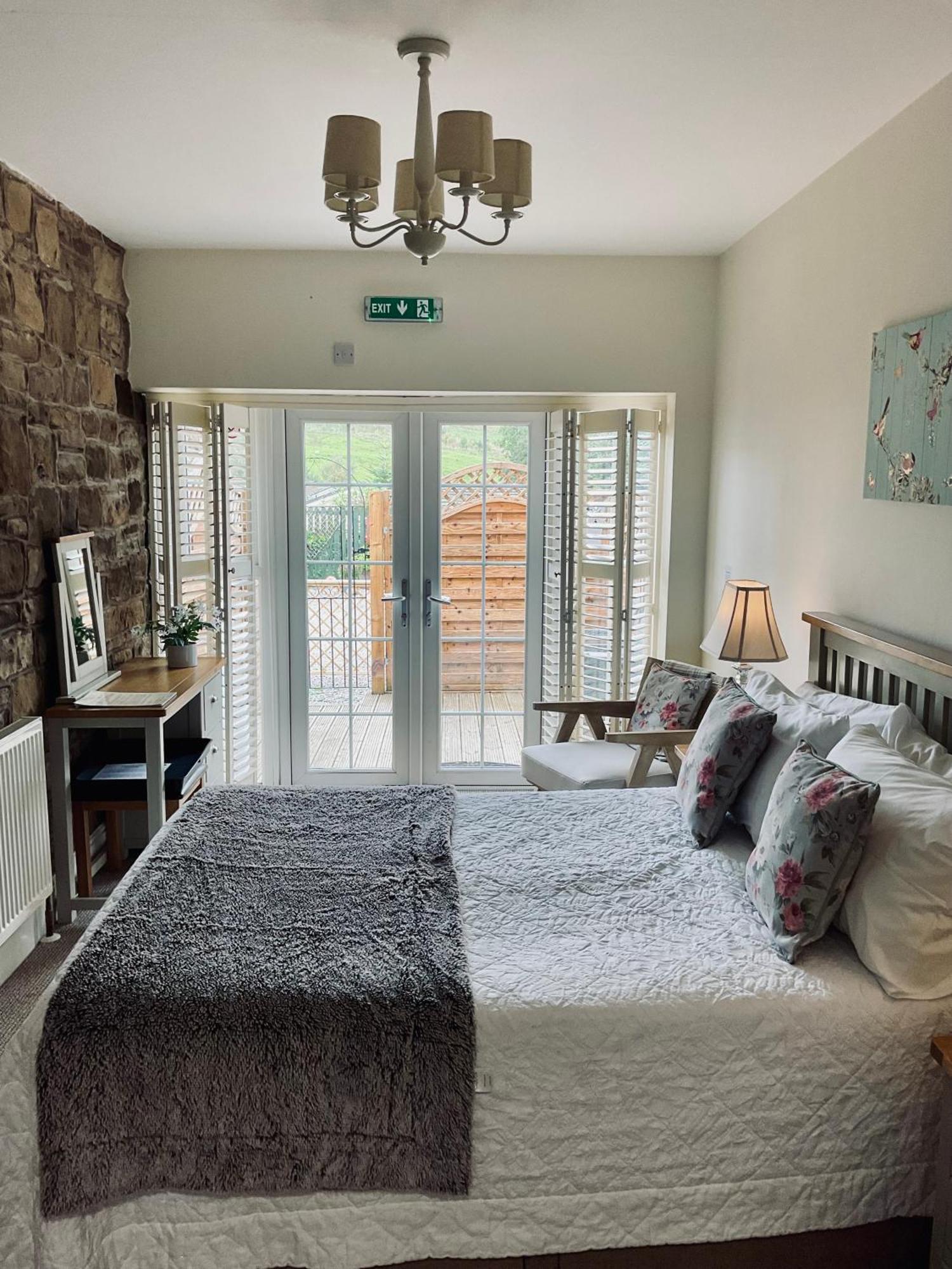 Blenkinsopp Castle Inn Greenhead エクステリア 写真
